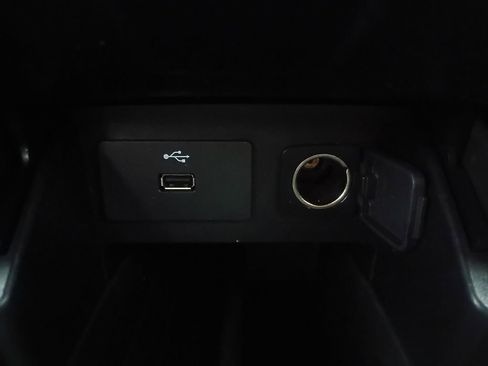 Used 2019 Ford Explorer XLT image 6