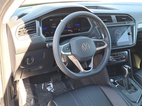 Certified 2023 Volkswagen Tiguan SE image 17