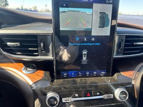 Used 2021 Ford Explorer King Ranch w/ Premium Technology Package RWD image 28