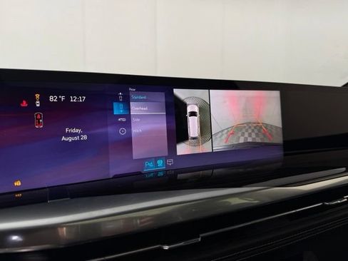 Certified 2026 Cadillac Escalade Luxury AWD/4WD image 17