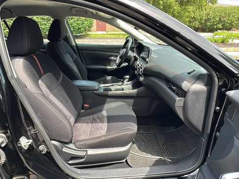 Certified 2022 Nissan Sentra SR w/ Electronics Package FWD image 24