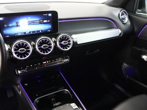 Used 2020 Mercedes-Benz GLB 250 4MATIC image 16
