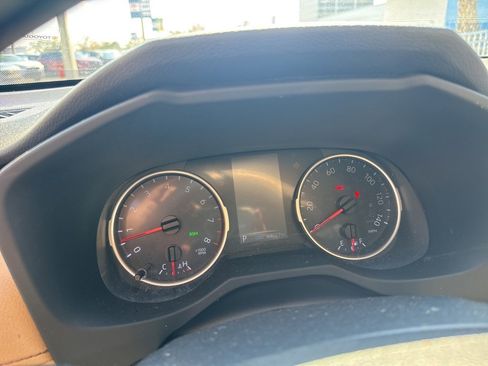 Used 2021 Toyota RAV4 XLE Premium image 10