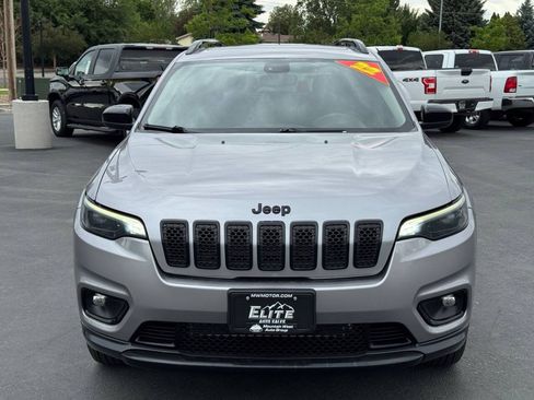 Used 2022 Jeep Cherokee Latitude Lux w/ Sun & Sound Group AWD/4WD image 2