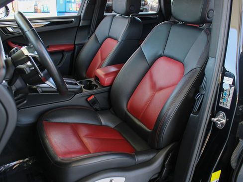 Used 2019 Porsche Macan AWD/4WD image 15