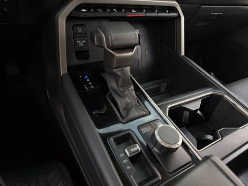Used 2024 Toyota Tundra Limited AWD/4WD image 21