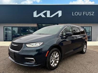 Used 2022 Chrysler Pacifica Touring-L