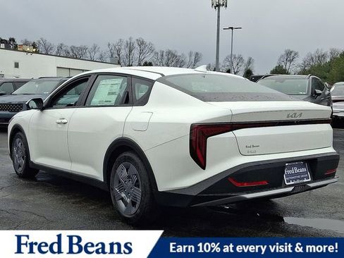 New 2025 Kia K4 LX image 3
