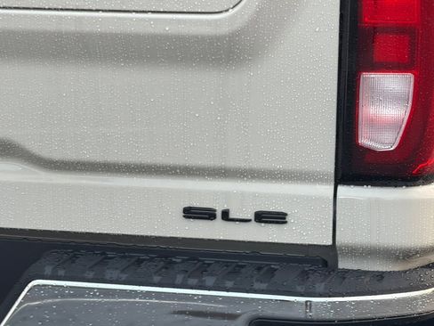 Used 2026 GMC Sierra 2500 SLE w/ LPO, Black Badging Package image 21