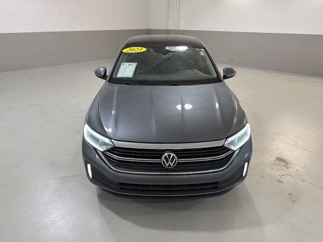 Used 2023 Volkswagen Jetta SEL FWD image 3