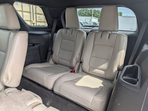 Used 2011 Ford Explorer XLT w/ 202A Rapid Spec Order Code FWD image 16