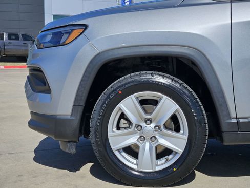 Used 2022 Jeep Compass Latitude image 11