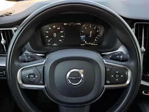 Used 2019 Volvo XC60 T5 Momentum w/ Multimedia Package AWD/4WD image 20