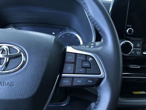 Certified 2024 Toyota Highlander XLE image 28