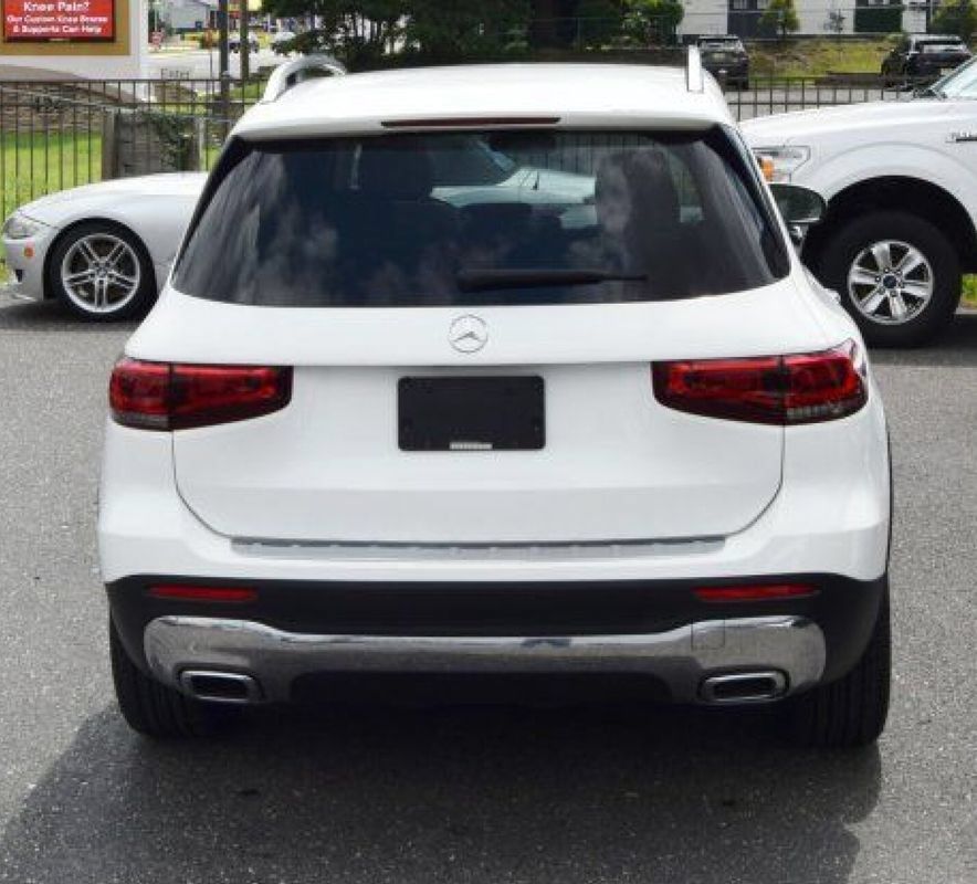 Used 2022 Mercedes-Benz GLB 250 4MATIC w/ Premium Package Lite image 8