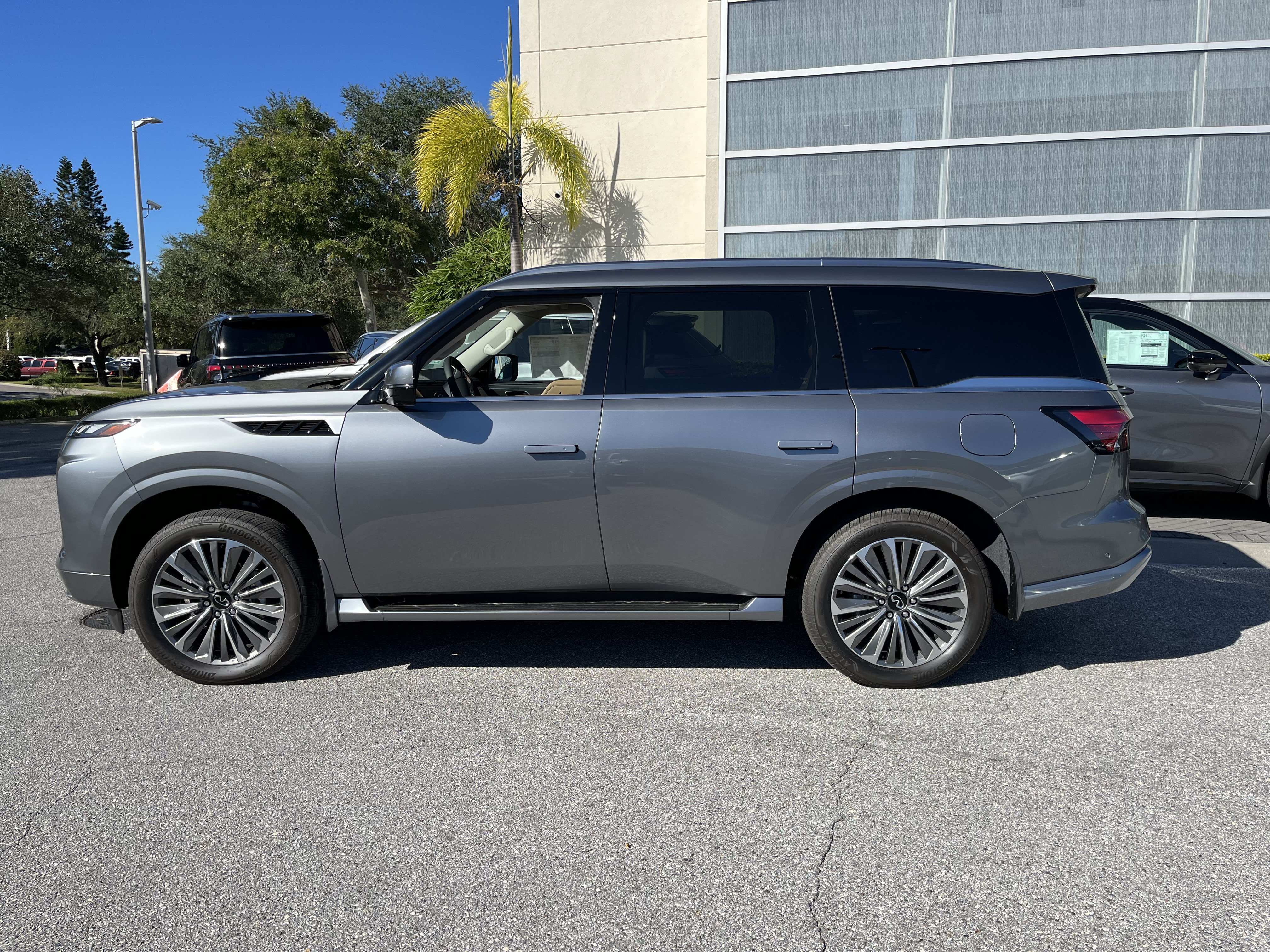 New 2027 INFINITI QX80 Luxe w/ Cargo Package RWD image 2