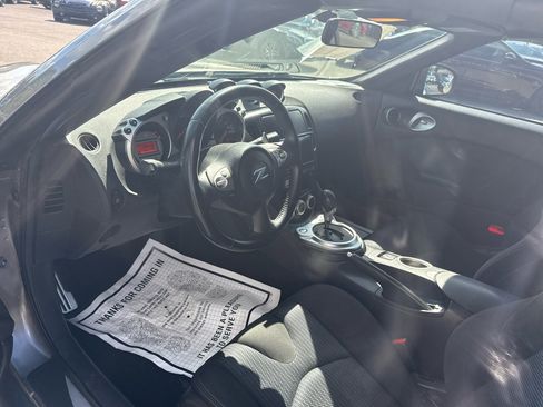 Used 2010 Nissan 370Z Roadster image 14
