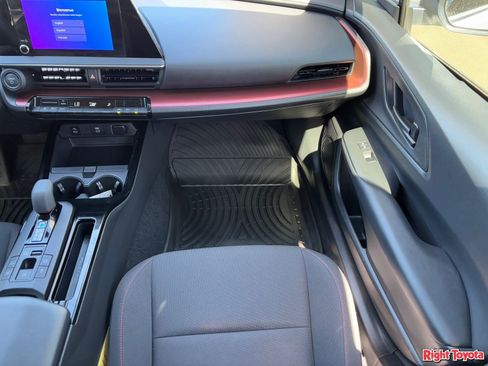 Used 2025 Toyota Prius Plug-In Hybrid image 17