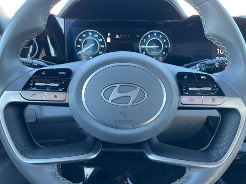 Used 2025 Hyundai Elantra SEL image 25