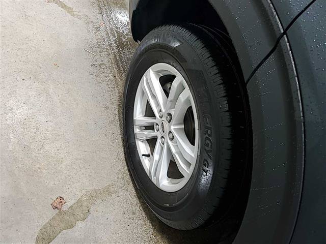 Used 2024 Ford Explorer XLT w/ Equipment Group 202A AWD/4WD image 15