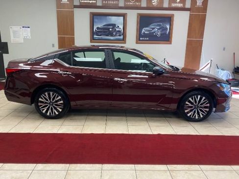 Used 2025 Nissan Altima 2.5 SV FWD image 5