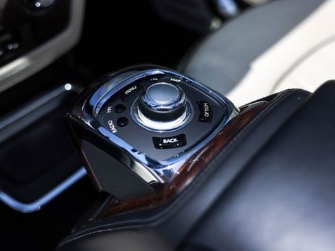 Used 2015 Rolls-Royce Phantom Drophead Coupe image 26