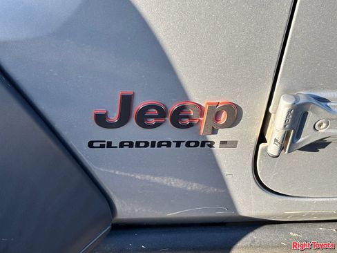 Used 2023 Jeep Gladiator Mojave AWD/4WD image 8