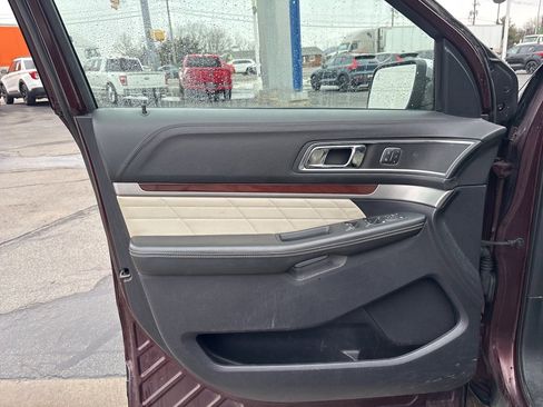 Used 2019 Ford Explorer Platinum image 15