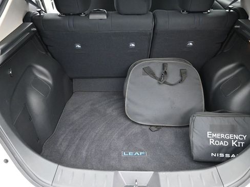 Used 2022 Nissan Leaf S image 14
