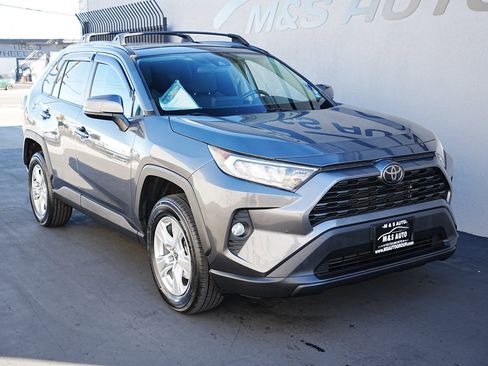 Used 2021 Toyota RAV4 XLE image 3