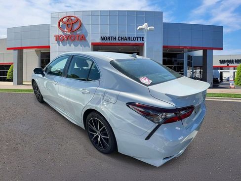 Used 2022 Toyota Camry SE FWD image 5