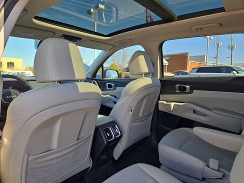 Used 2025 Kia Sorento EX w/ Panoramic Sunroof Package image 20