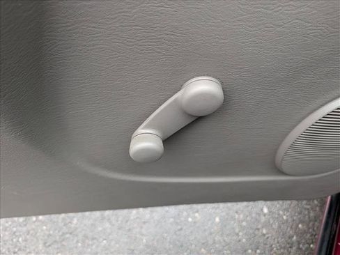 Used 2002 Chrysler Voyager eC image 25