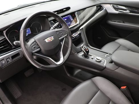 Used 2025 Cadillac XT6 Premium Luxury image 13