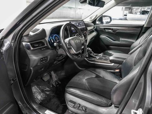 Used 2023 Toyota Highlander Limited AWD/4WD image 18