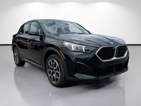Used 2025 BMW X2 xDrive28i AWD/4WD image 1