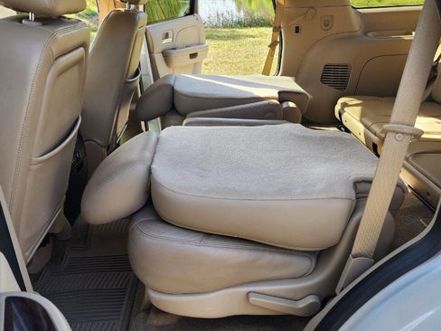 Used 2012 Cadillac Escalade Luxury image 37