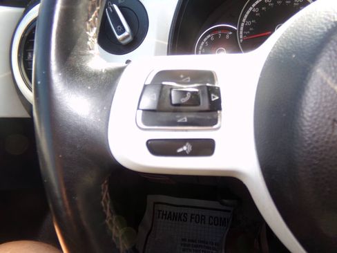 Used 2015 Volkswagen Beetle 1.8T Classic FWD image 51