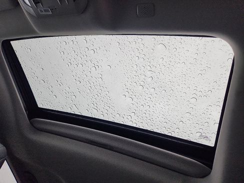 Used 2020 Toyota Highlander XLE image 14