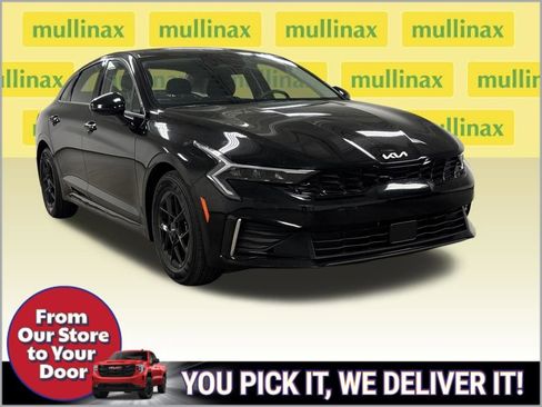 Used 2025 Kia K5 LXS FWD image 2