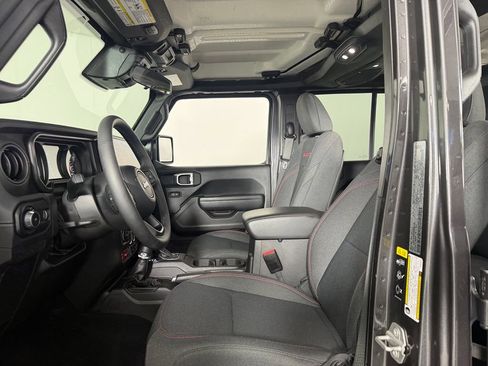 Certified 2025 Jeep Wrangler Unlimited Rubicon w/ Convenience Group AWD/4WD image 22