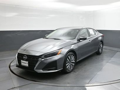 Used 2025 Nissan Altima 2.5 SV