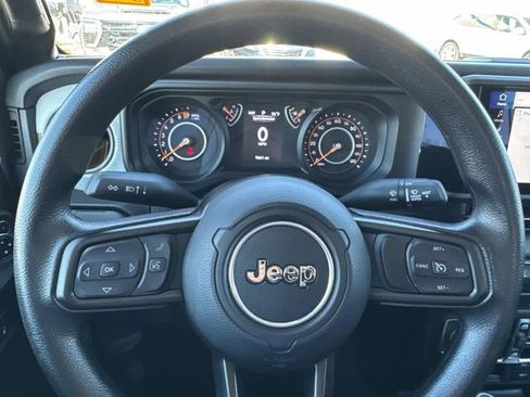 Used 2025 Jeep Gladiator Sport image 21