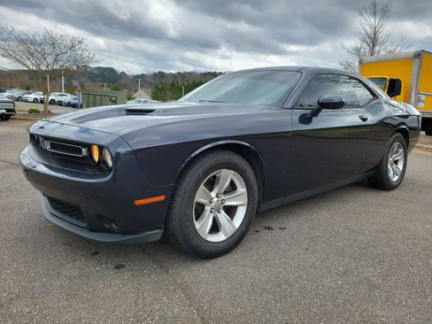 Used 2017 Dodge Challenger SXT image 16