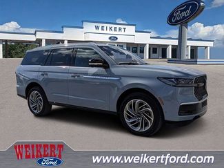 Used 2025 Lincoln Navigator Reserve video 1