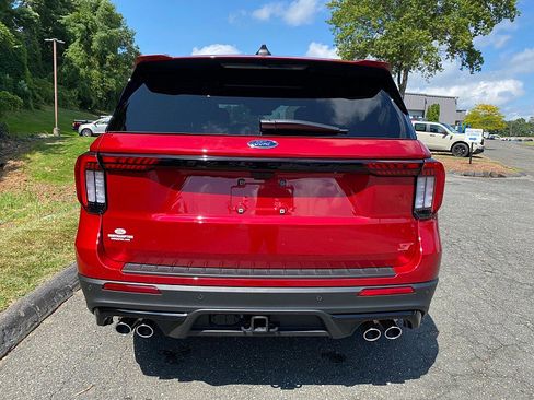 Certified 2025 Ford Explorer ST w/ Sun And Sound Package image 8