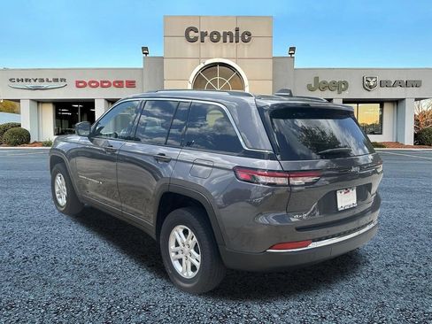 Used 2023 Jeep Grand Cherokee Laredo AWD/4WD image 5