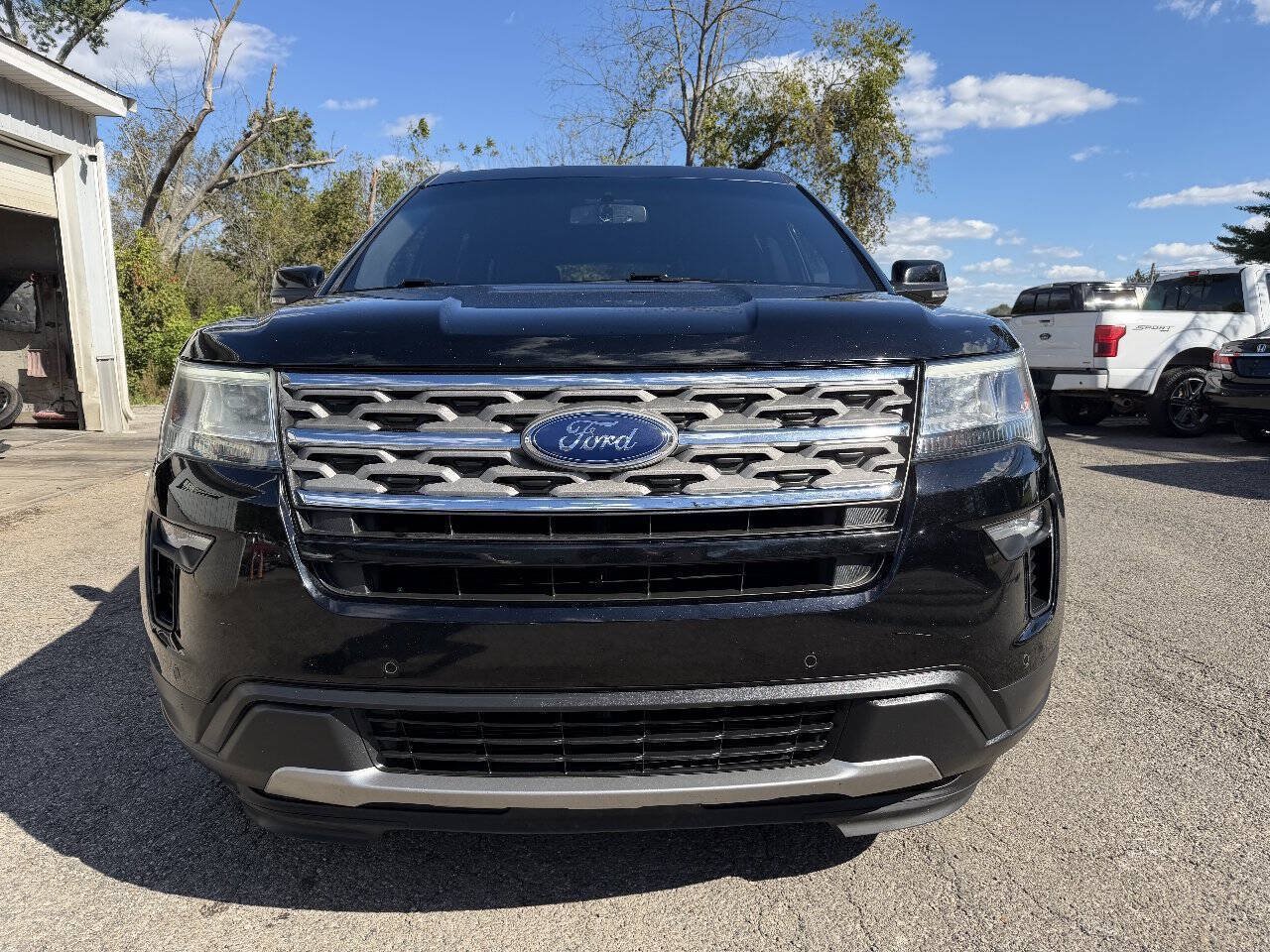 Used 2018 Ford Explorer XLT w/ Equipment Group 202A FWD image 2