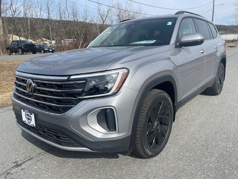 New 2026 Volkswagen Atlas SE image 1