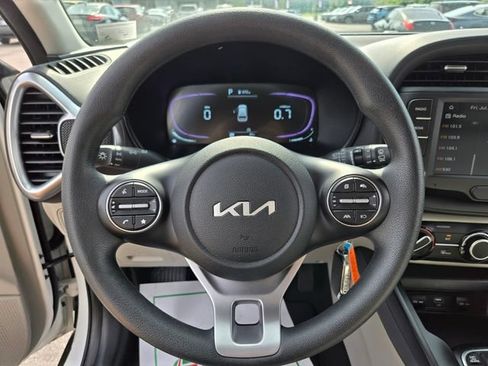 Used 2025 Kia Soul LX w/ LX Technology Package FWD image 32